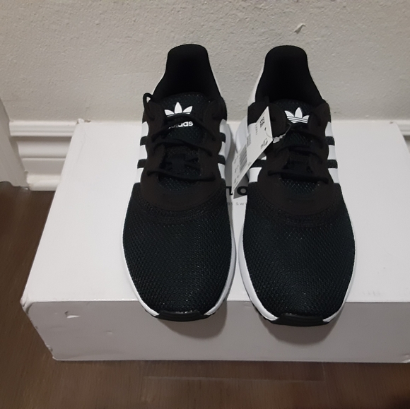 Adidas - Picture 3 of 4